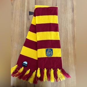 Harry Potter, Gryffindor scarf